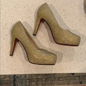 Gold crystal high heels wedding.